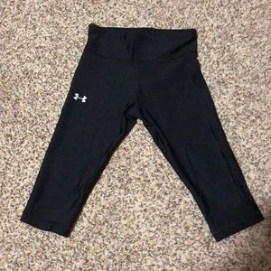 Women’s under armour compression capris!